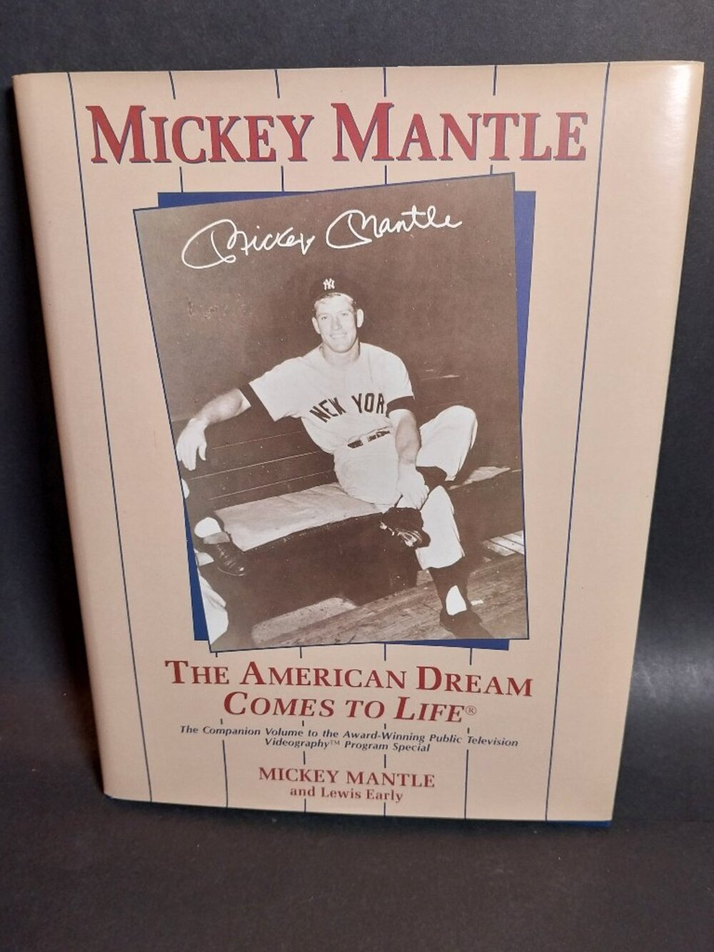 MICKEY MANTLE THE AMERICAN DREAM COMES TO LIFE" BY LEWIS EARLY